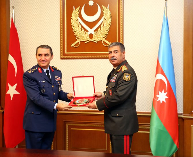 Hava Kuvvetleri Komutanı Orgeneral Küçükakyüz Azerbaycan'da