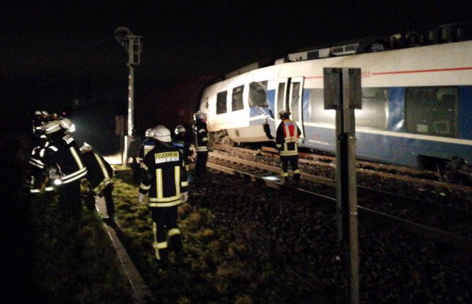 Almanya'da tren kazası: 50 yaralı