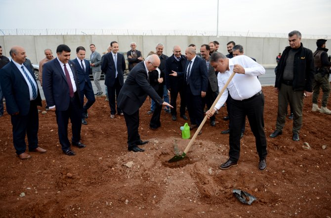 Kilis'te askeri üs bölgesine sevgi ve kardeşlik bahçesi kuruldu
