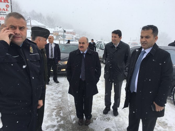 Düzce Valisi Dağlı, karla mücadele ekiplerini ziyaret etti