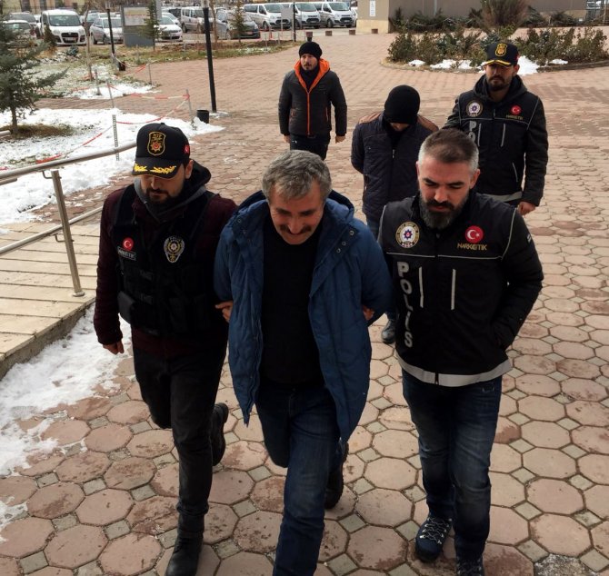 GÜNCELLEME - Polisten uyuşturucu satıcılarına suçüstü