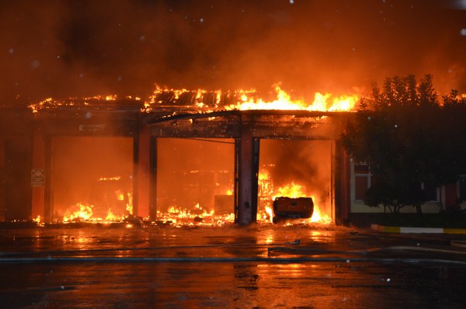 GÜNCELLEME- Adana'da Karayolları Şube Şefliği yerleşkesinde yangın
