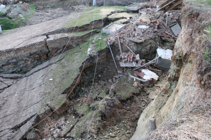 GÜNCELLEME - Bolu'da heyelan