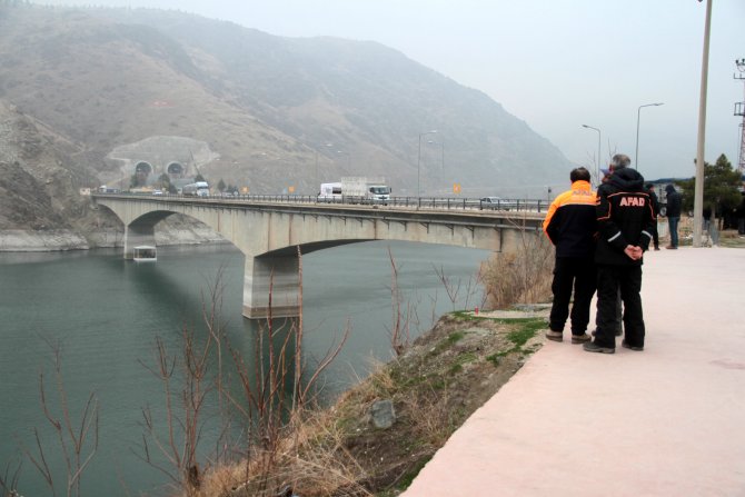 Elazığ'da kaybolan genç kızı arama çalışmaları sürüyor