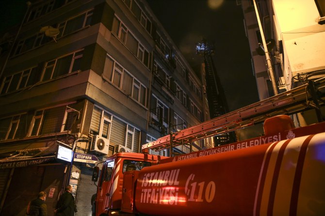 Şişli'de çatı yangını