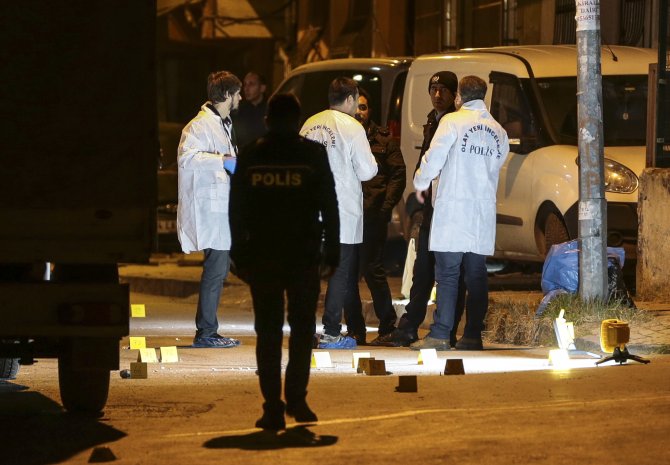 Halı sahadan dönerken çatışmanın ortasında kalan genç öldü