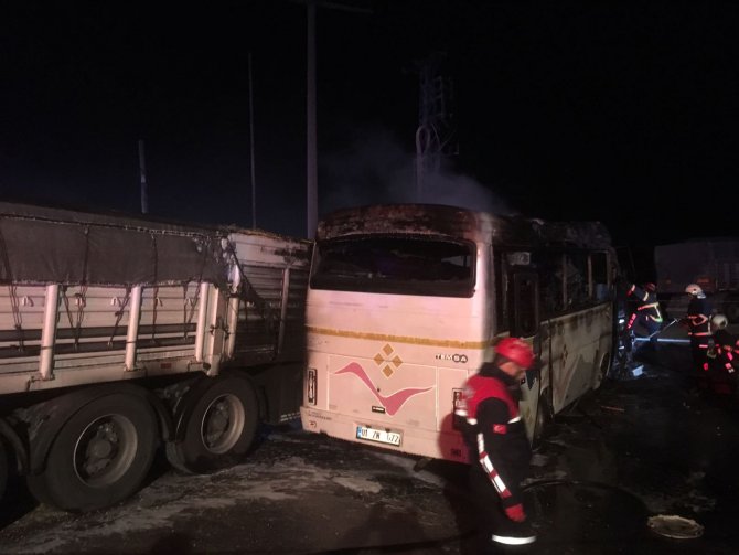 Adana'da tır ile otobüs çarpıştı