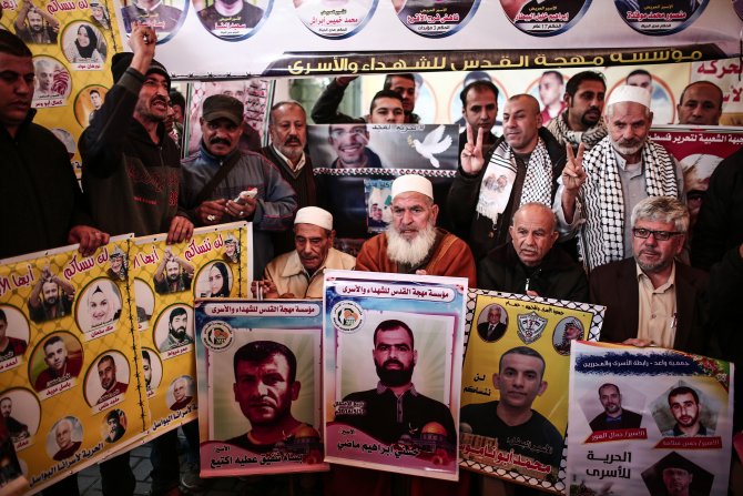 Filistinli tutuklulara destek gösterisi