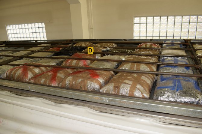 Macaristan-Sırbistan sınırında 500 kilogram uyuşturucu ele geçirildi