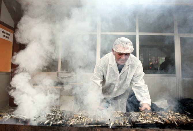 Hamsiyi bu sefer tadımlık yiyebildiler