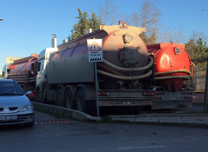 Tuzla'da kimyasal atıktan yayılan koku