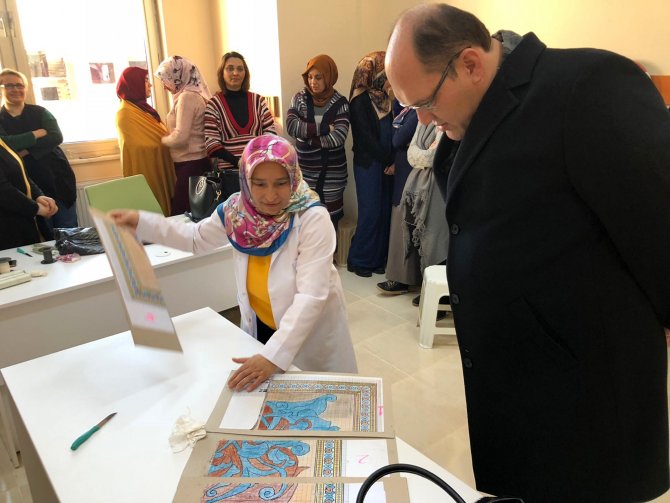 Uzunoğlu'ndan ipek halıcılığı kursuna ziyaret