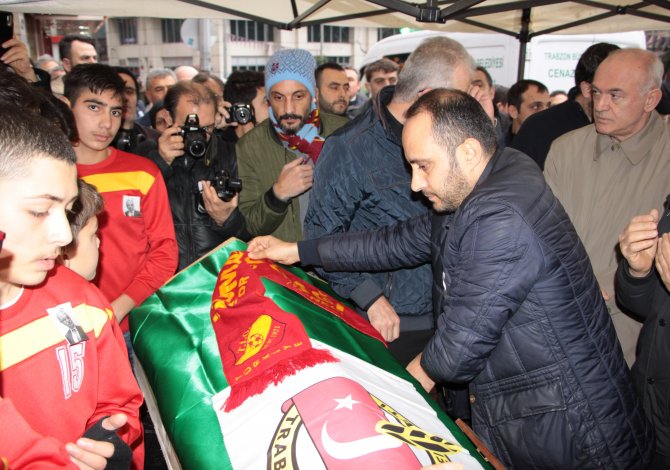 Eski AA Trabzon Bölge Müdürlerinden Özdemir, son yolculuğuna uğurlandı