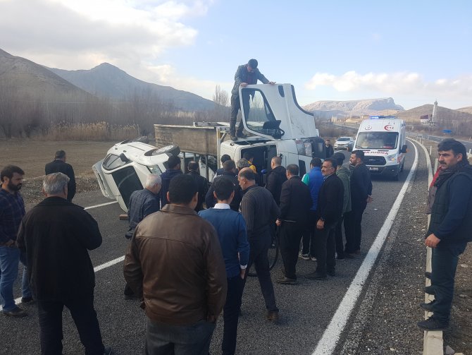 Gürün'de trafik kazası: 2 yaralı