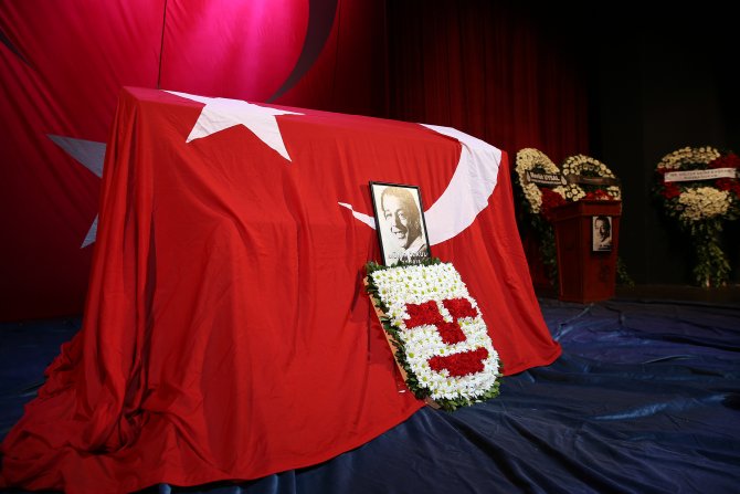 Münir Özkul son yolculuğuna uğurlanıyor