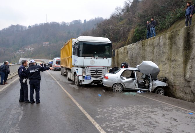 Zonguldak'ta trafik kazası: 1 ölü, 2 yaralı