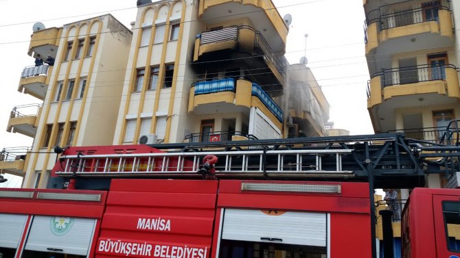 Manisa’da ev yangını