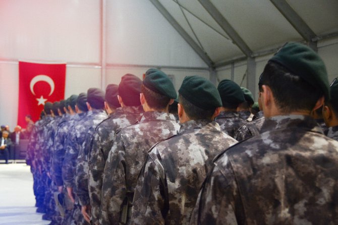 Özel harekat polislerinin mezuniyet heyecanı