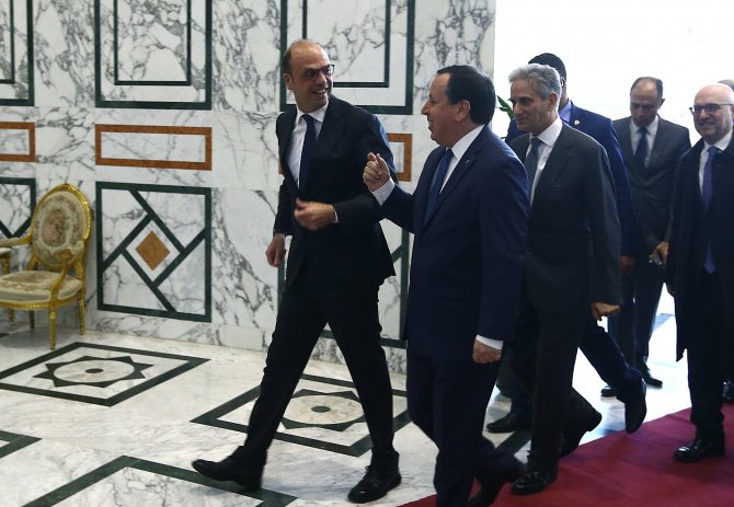 İtalya Dışişleri Bakanı Alfano, Tunus'ta