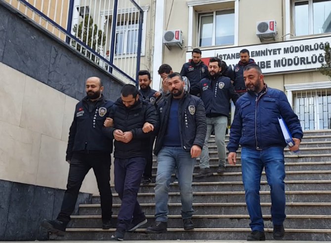 Bankanın tavanını delen hırsızlar yakalandı