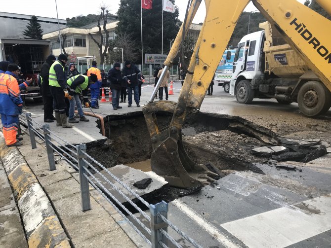 Sarıyer'deki yol çökmesi