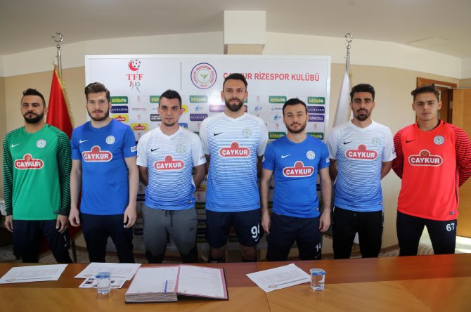 Çaykur Rizespor'da yeni transferler tanıtıldı