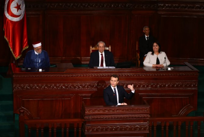 Fransa Cumhurbaşkanı Macron Tunus'ta
