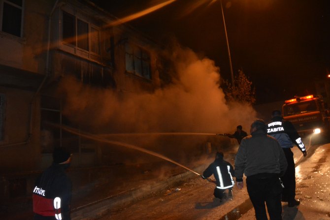 Suşehri'nde hırdavat deposunda yangın