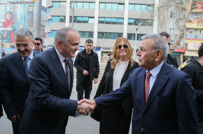 Bilim Sanayi ve Teknoloji Bakanı Özlü İzmir'de