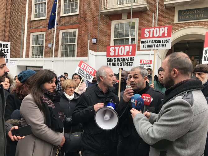Londra'da Türk gencinin bıçaklı saldırıda öldürülmesine tepki