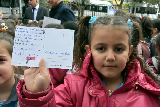 Öğrencilerden Mehmetçik'e kartpostallı destek