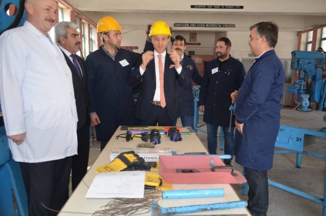 Aytemür, Gürün Mesleki Eğitim Merkezi'ni ziyaret etti