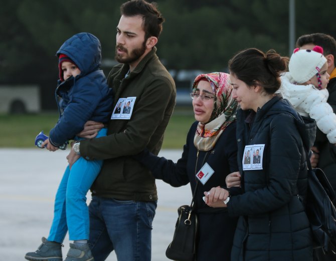 İzmir'deki askeri eğitim uçağının düşmesi