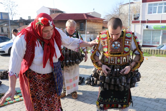 "Kukerlandia" için hazırlandılar