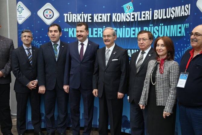Türkiye Kent Konseyleri Birliğinde bayrak değişimi