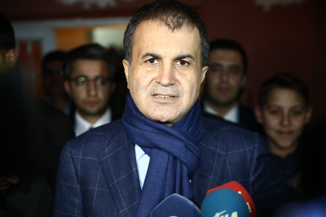 Bakan Çelik'ten şehit annesi Tura'ya ziyaret