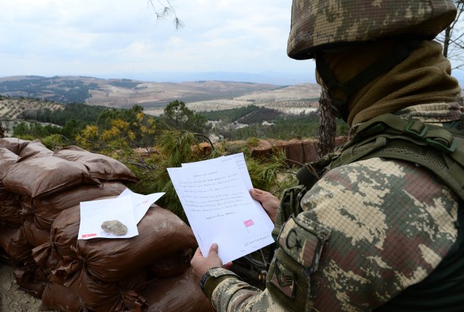 Minik kalplerden Mehmetçik'i duygulandıran mektuplar