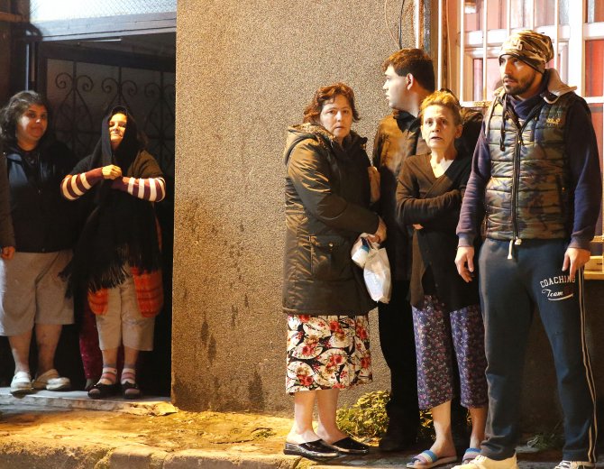 Fatih'te gecekonduda çıkan yangın söndürüldü