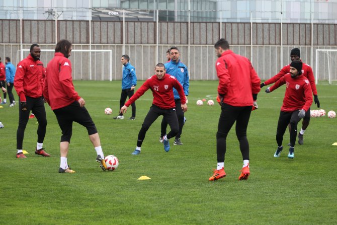 İpekoğlu yedek oyunculardan katkı bekliyor