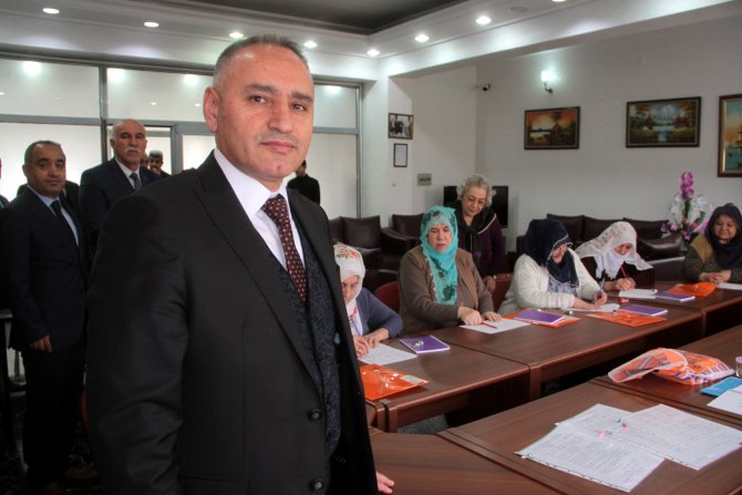 65 yaşından sonra okuma yazma öğreniyorlar