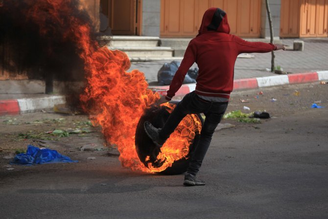 İsrail askerlerinden El Halil kentindeki yürüyüşe müdahale