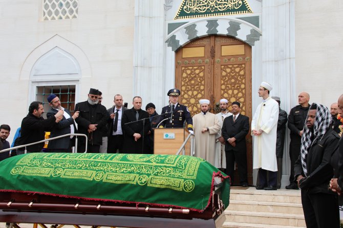 ABD'de öldürülen Müslüman polis son yolculuğuna uğurlandı