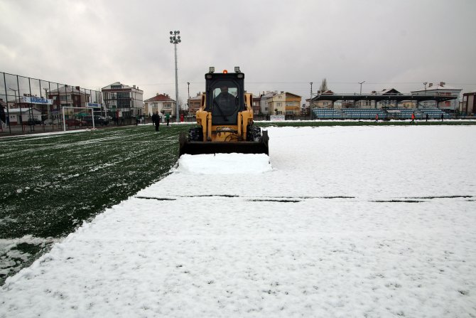 Sahadaki karı temizlemek için seferber oldular