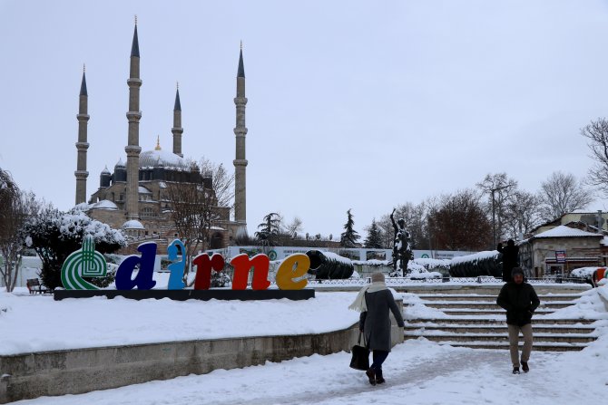 Yunanistan güvenlik güçlerince kaçakların "geri itildiği" iddiası
