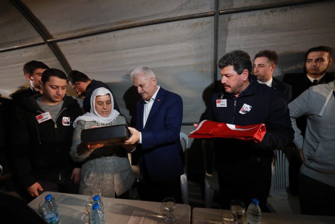 Başbakan Yıldırım İzmir'de şehit astsubayın mevlidine katıldı