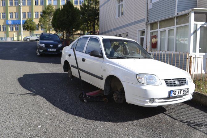 Karabük'te 30 aracın lastikleri kesildi
