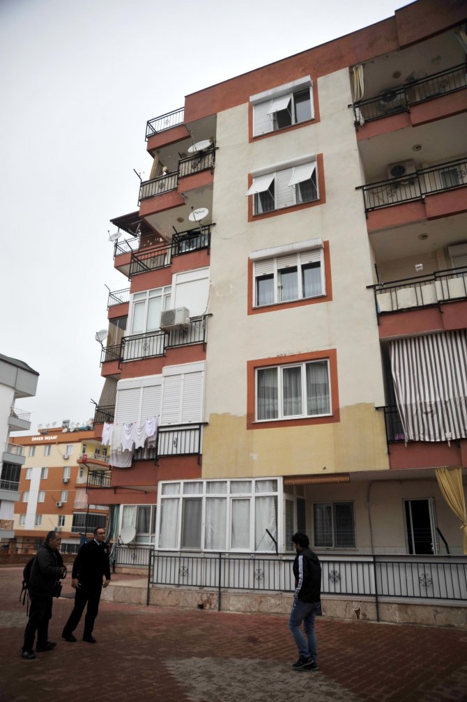 Antalya'da 4. kattan düşen çocuk yaşamını yitirdi