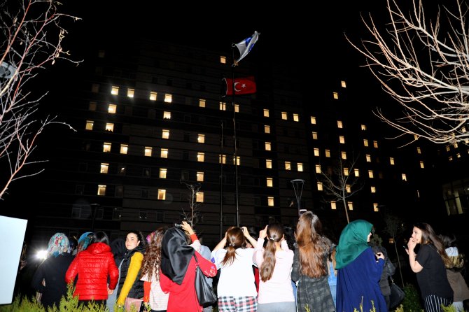 Üniversite öğrencilerinden Mehmetçik'e ışıklı destek