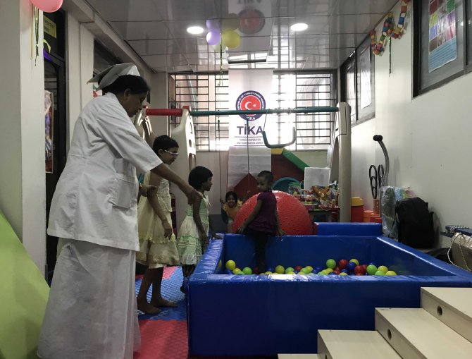 TİKA'dan Bangladeşli çocuklara terapi merkezi
