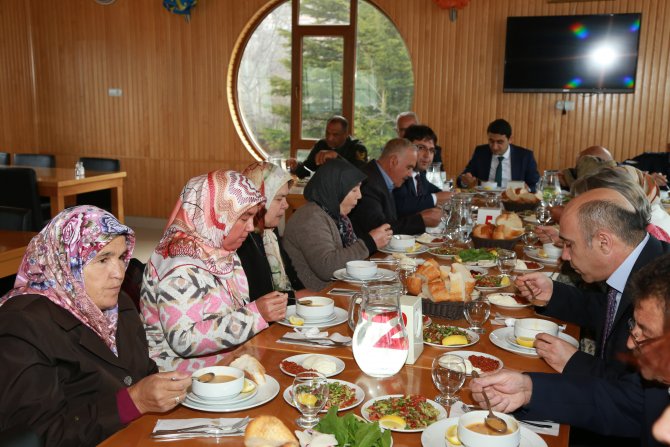 Halkapınar'da şehit yakınları ve gazilere yemek verildi